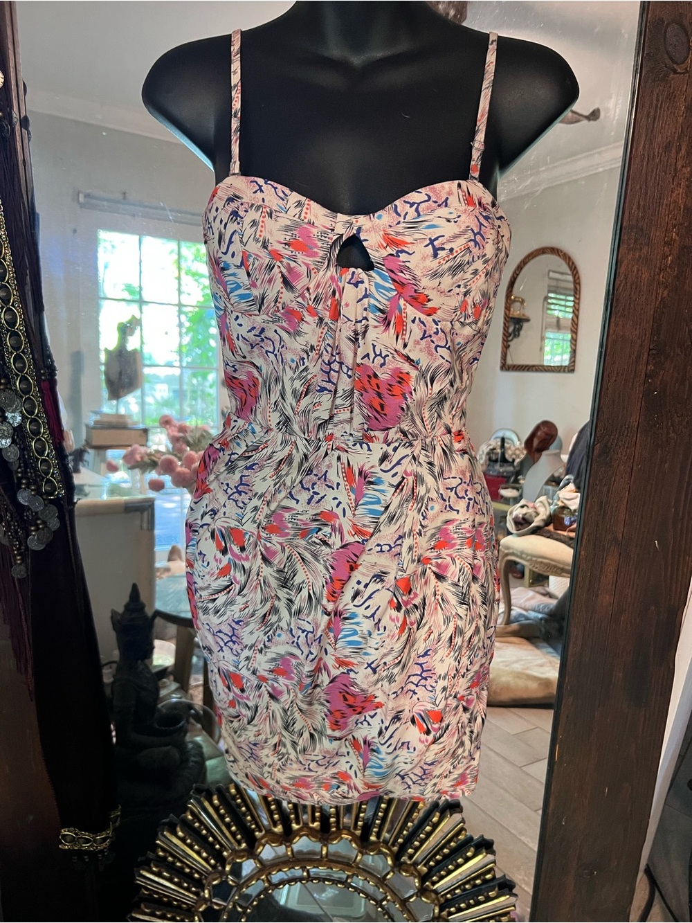 Floral Print Spaghetti Strap keyhole detail miniDress size 2-So pretty!